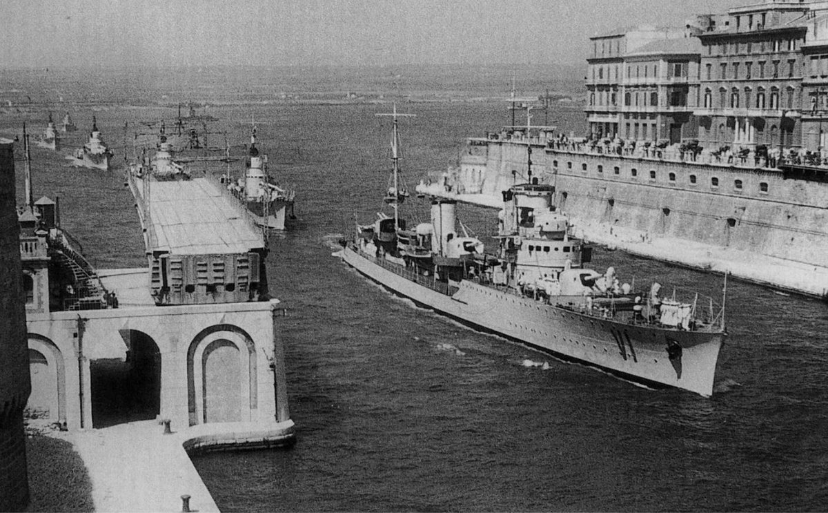 TAmarcord's tweet photo. #WW2, on 1 August 1940 the #Italian #destroyer "#Vivaldi" #sank the #British #submarine "#HMSOswald" off #CapoSpartivento (#Calabria).

Details: https://t.co/JSWQXV6Dsf

#regiamarina #August1st #warship #ww2today #todayww2 #ww2ship #italiannavy #navy #marinamilitare #taranto https://t.co/EMG9qjOmmc