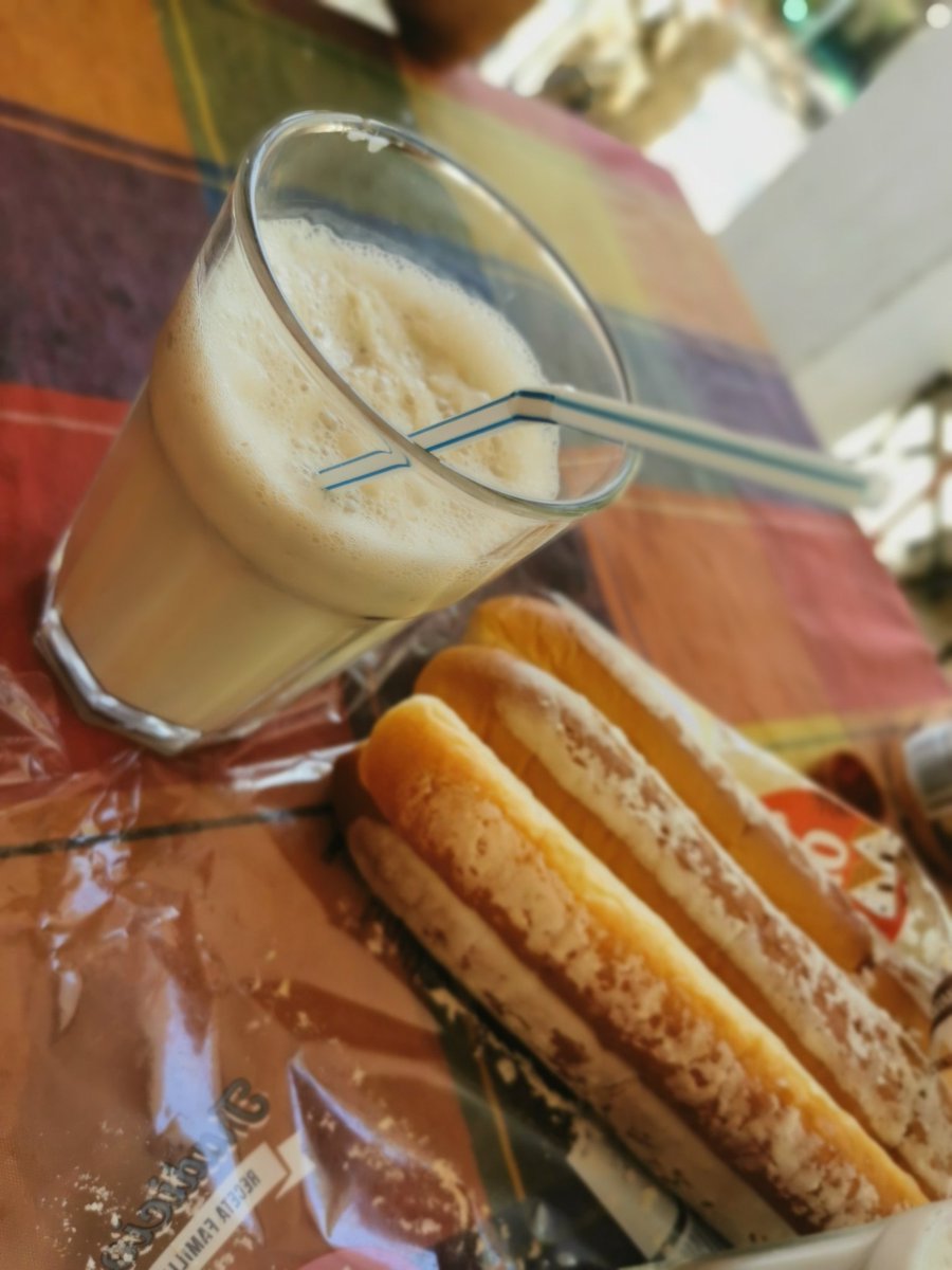 LauraHorMar's tweet photo. Placeres del verano... Placeres de Valencia.. Horchata i fartons!!
#todoperfecto https://t.co/ZWw3M49gDn