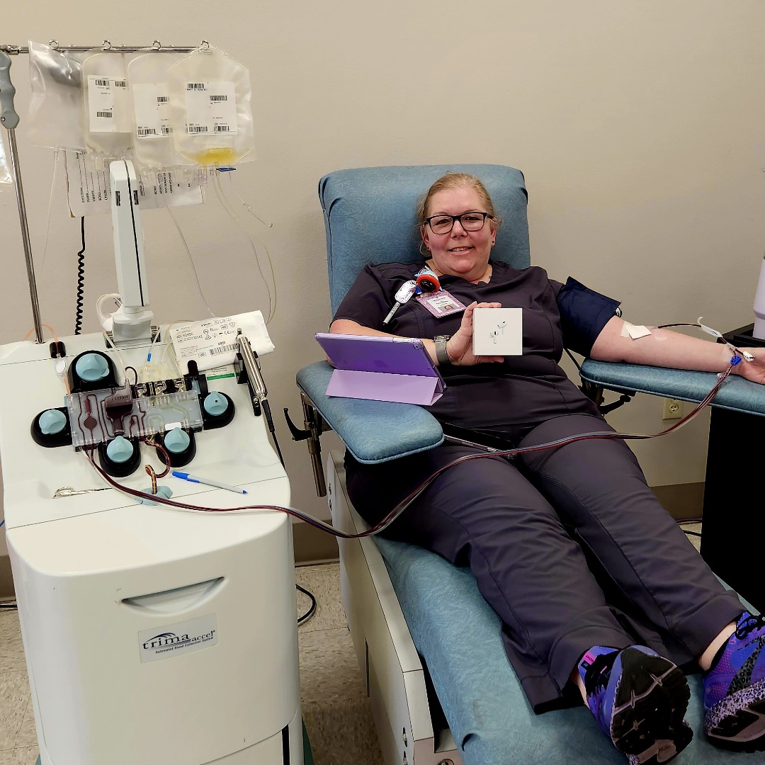 thebloodcenter's tweet photo. In June, our donors participated in the Blood Centers of America (BCA) #EndLessBlood Summer Sweepstakes. Out of all the entries nationwide, TWO of our local donors were lucky enough to take home a prize! 🎉CONGRATS to: Jean M. and one of our very own bus drivers: Michelle M! ❣️ https://t.co/hhtRnOkJjW