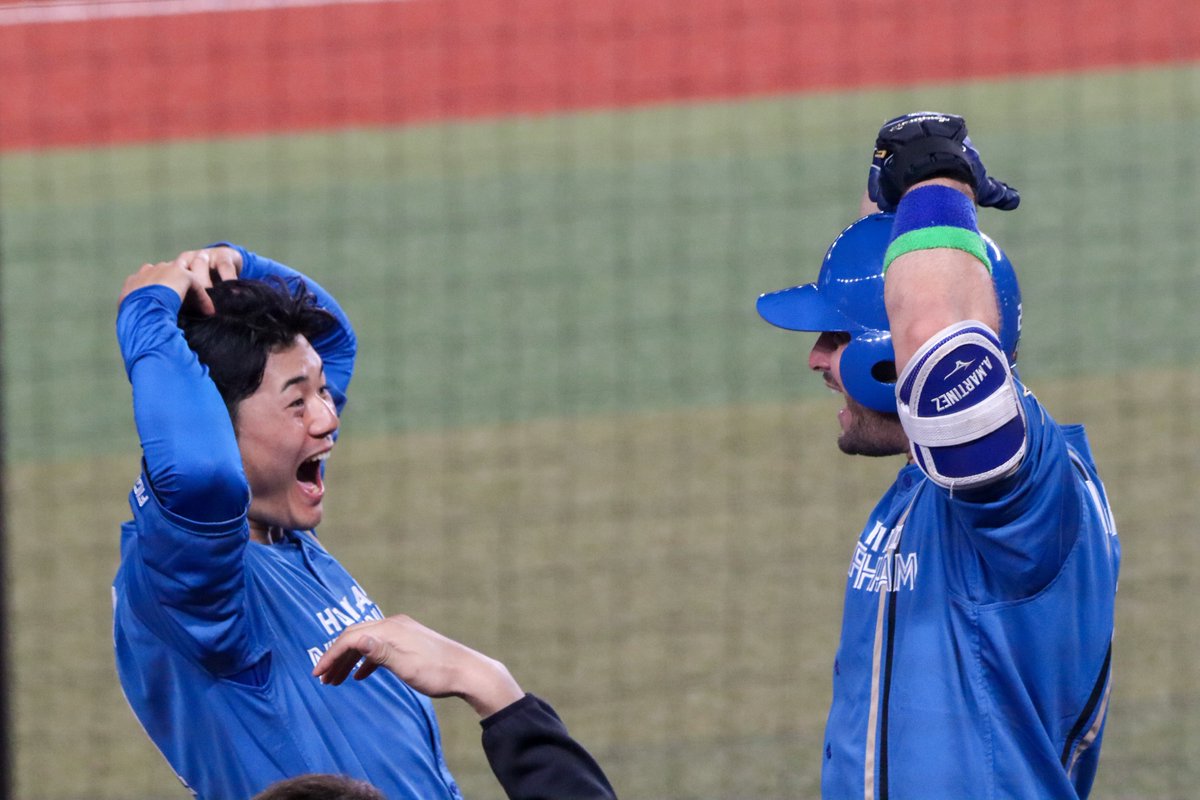 chi_j3's tweet photo. きよみやくんがすごく喜んでいた
#アリエルマルティネス #清宮幸太郎 #lovefighters 
2023.08.01@ZOZOマリンスタジアム https://t.co/duX9EhZ3Qq