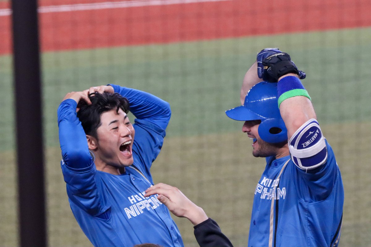 chi_j3's tweet photo. きよみやくんがすごく喜んでいた
#アリエルマルティネス #清宮幸太郎 #lovefighters 
2023.08.01@ZOZOマリンスタジアム https://t.co/duX9EhZ3Qq