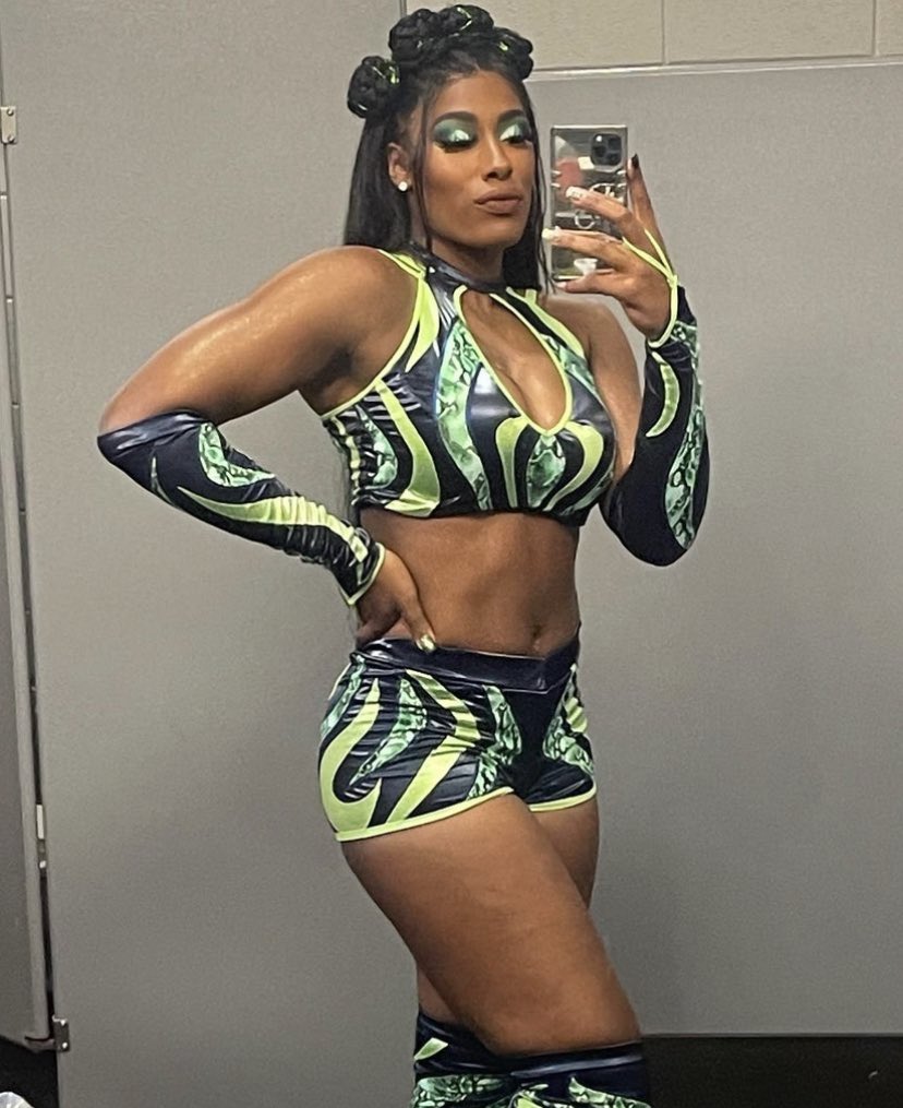 That girl, the moment. ꨄ NOT @lashlegendwwe tweet media