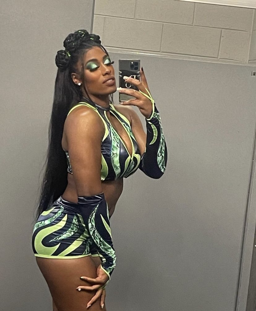 That girl, the moment. ꨄ NOT @lashlegendwwe tweet media