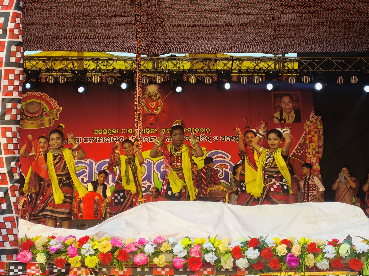 snehaias's tweet image. From performing Dalkhai dance in LBSNAA to watching it live in Sambalpur, it has been a great journey. 

Celebrating Sambalpur day in  Sambalpuri saree. 
ସମ୍ବଲପୁରୀ ଦିନ ର ଅନେକ ଅନେକ ଶୁଭେଚ୍ଛ। #SambalpuriDay