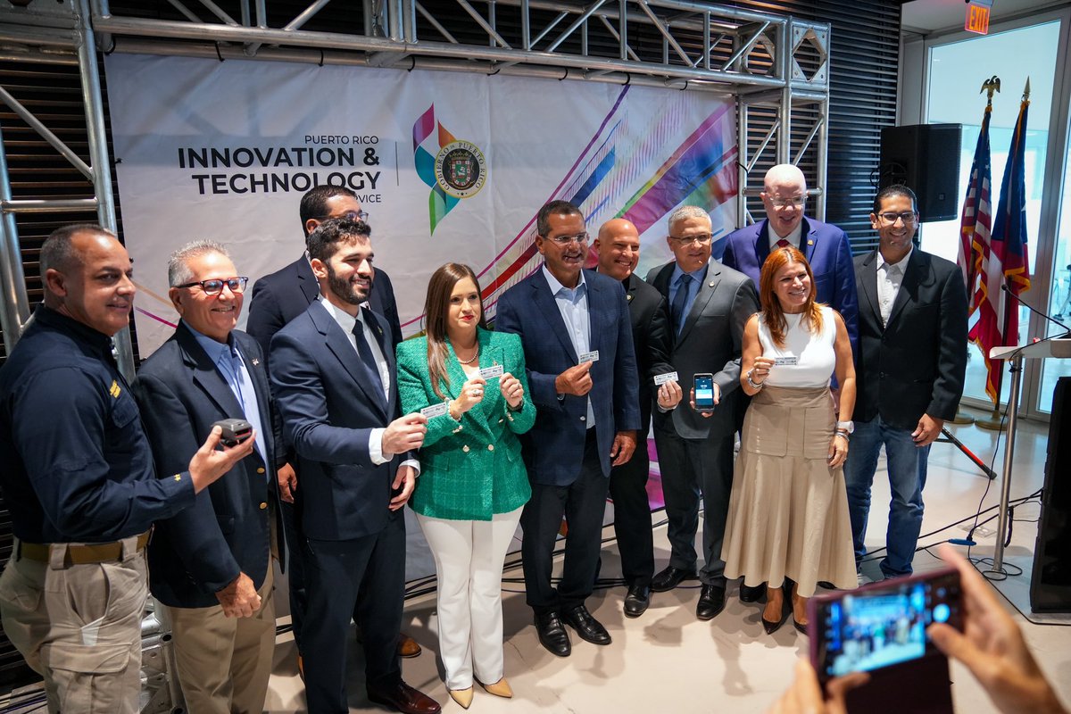GovPierluisi's tweet photo. ¡Compromiso cumplido! Como anticipé en mi Mensaje de Estado este año, hoy el nuevo Marbete Digital es una realidad y pone fin al sello que se tenía cambiar cada año. Esto le brinda a los conductores la facilidad de renovar el marbete a través de CESCO Digital o mediante los diferentes centros autorizados o puntos de venta, como centros de inspección, bancos, cooperativas y colecturías.

Estamos consolidando en un solo sello los servicios de AutoExpreso y el Marbete Digital. Nuestra meta es seguir adelantando los procesos de digitalización para que cada uno de nuestros ciudadanos y ciudadanas cuenten con servicios de gobierno más ágiles y eficientes. #HaciendoQueLasCosasPasen