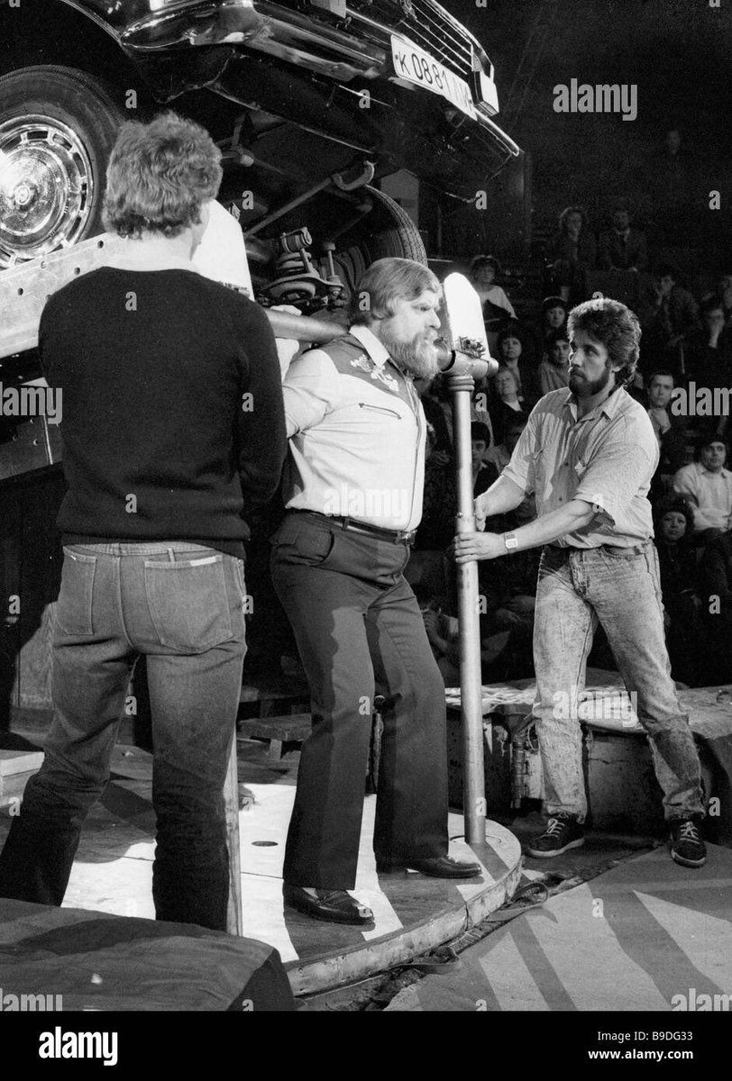 Heindsight's tweet image. Even at age 69, Valentin Dikul was still lifting weights and juggling heavy spherical balls to delight audiences. Once regionally famous; he is now well known around the world for his feats and showmanship. 💪🏋️‍♂️💪