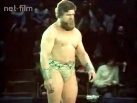 Heindsight's tweet image. Even at age 69, Valentin Dikul was still lifting weights and juggling heavy spherical balls to delight audiences. Once regionally famous; he is now well known around the world for his feats and showmanship. 💪🏋️‍♂️💪