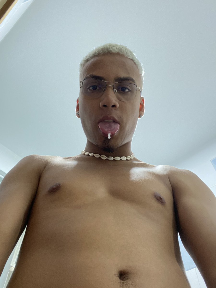 FelipeGue127's tweet photo. Te escupo la boca?👄💦 https://t.co/EyiHfV9kOz