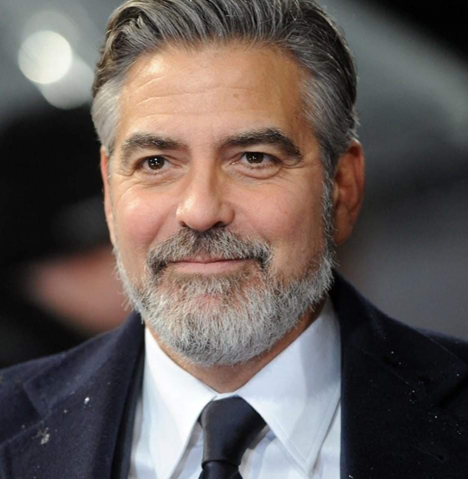 من أمراض مواقع التواصل ان البعض...
يعتبرك عدوه وانت لا تعرفه أساسا...