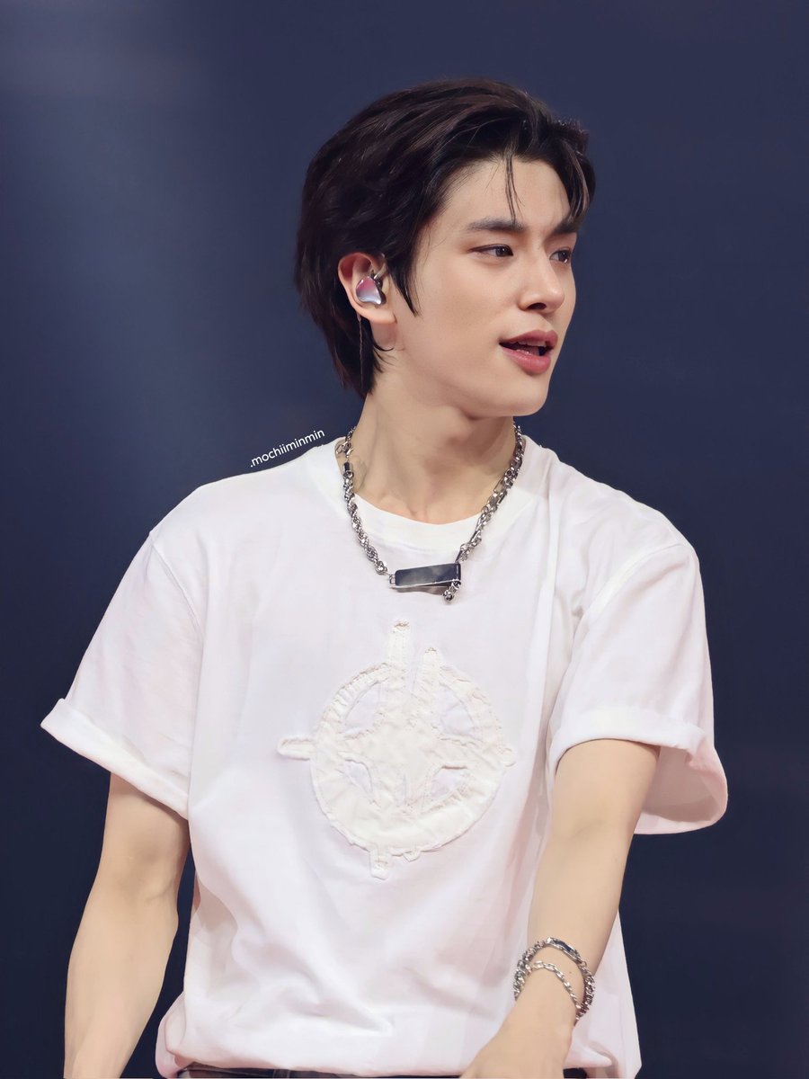 mochiiminmin's tweet photo. 230730 FATE IN SEOUL

Long hair, slicked back, white T-shirt. Style coded ✨

#HEESEUNG #JAKE #희슿 #제이크 #엔하이픈 #ENHYPEN #FATE_IN_SEOUL_D2 https://t.co/lIQH5lMEHI