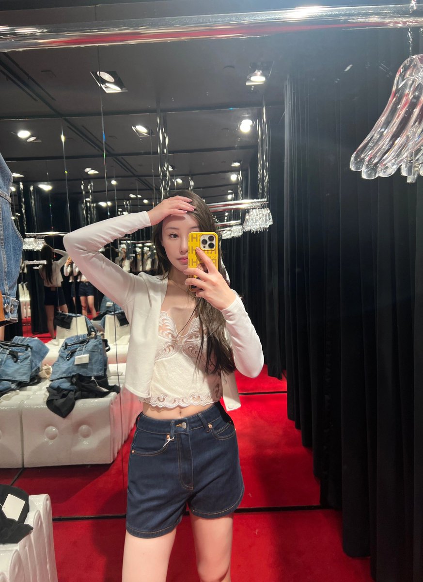 marilysarabia's tweet photo. Shopping is a freeing adventure and your mood and cart will be filled with joy!"🛒🌟😄
#makeup #gorgeous #sexy #portrait #cool #instalove #pink #adorable #eyes #likes #flowers #friends https://t.co/HEyDYj3pql