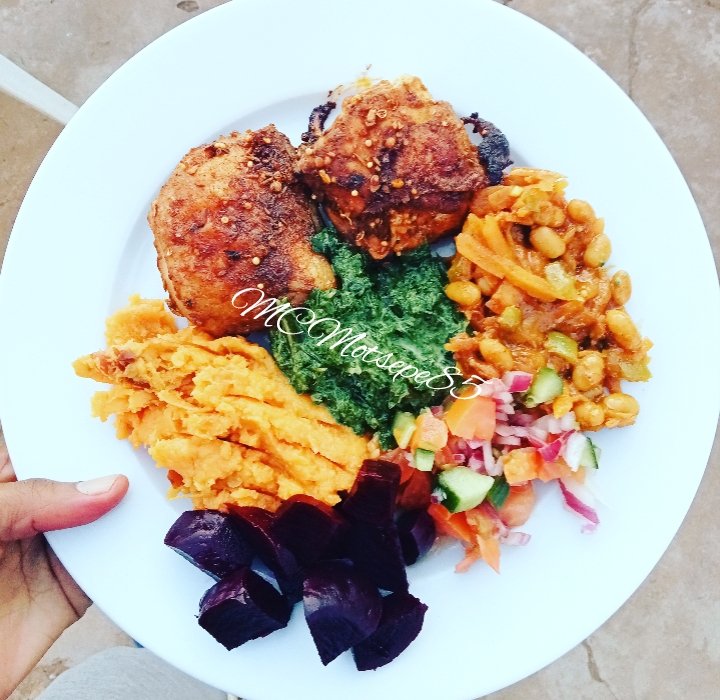MCMotsepe85's tweet photo. On this lovely Chooseday, we having 
Sweet Chilli Dry rub chicken with orange flesh sweet potato 🍠, creamed spinach, Chakalaka, Salsa 🌶️ &amp; Beetroot
As we tune into today's episode of
#SkeemSaam
#bantinglifestyle #bantingsouthafrica #bantingfriendly 
#CLIFFOODART https://t.co/E6pYewsSUa