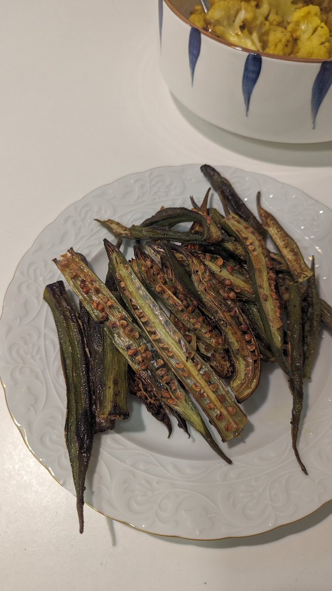 thoodlescooks's tweet photo. Roast Okra is the hero tonight. These are so underrated. 😋 https://t.co/bgrjLhAr4d