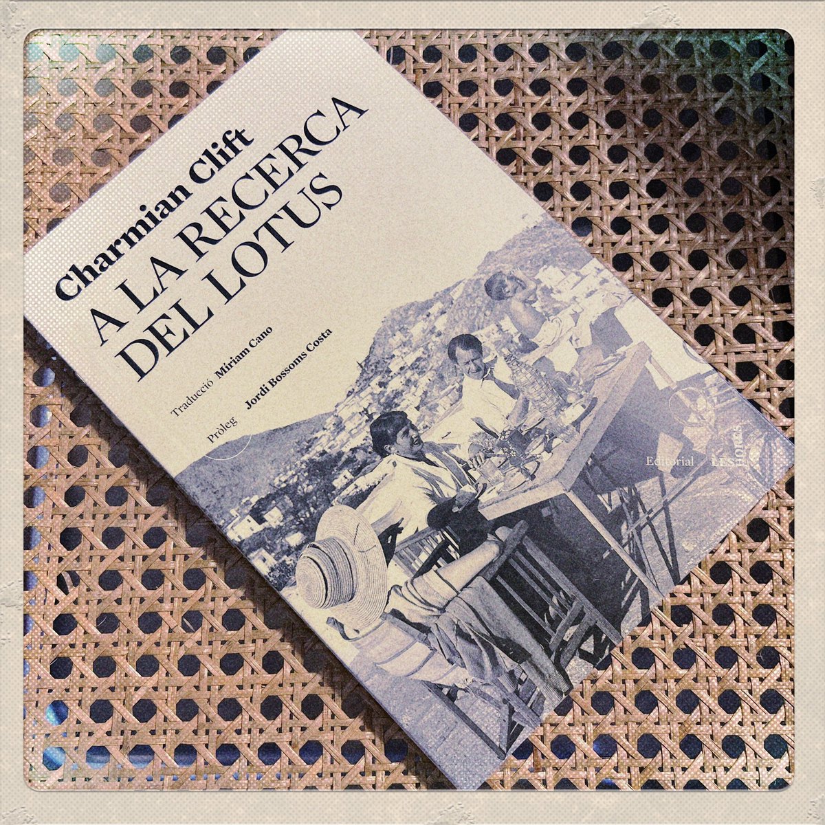 Un relat evocador i honest amb una prosa que embriaga a mesura que avança i atrapa. Una meravella que gràcies a @edleshores ja tenim per sempre més traduïda al català per la @_mrspremise. Va directe al prestatge dels llibres importants. #ElsLlibresQueLlegeixo