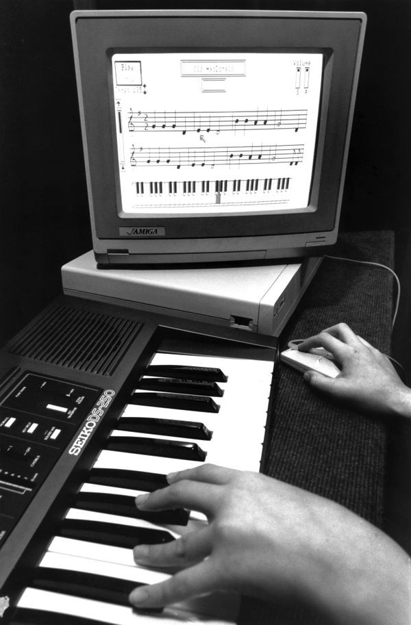 dag_spicer's tweet photo. Music went digital in August 1983 when the MIDI standard was established. MIDI allowed computer control of instruments and other devices that make and control sound, revolutionizing the way music is created. Learn more: https://t.co/BwntMewpyq @ComputerHistory @midiassociation https://t.co/AqP3FExvUX