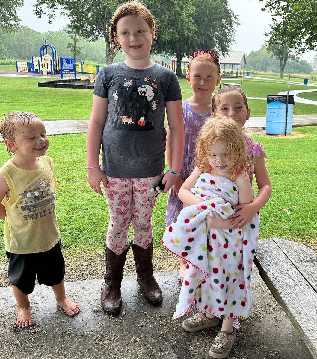 Selingqua16's tweet photo. The girls loved playing with their friends this morning! #funwithfriends #princessamy #monkeyprincess https://t.co/miwTrg9lDG
