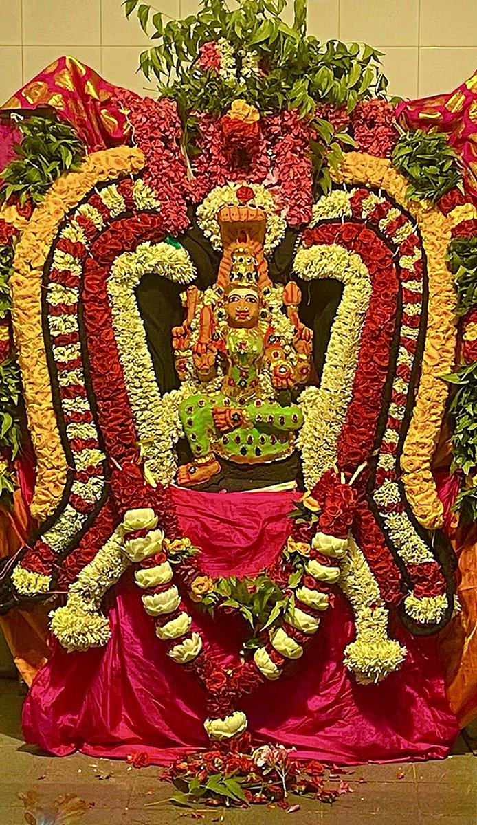 SVD_Vainu's tweet photo. Blessed ஆடி பௌர்ணமி with என் கருப்பழகி… கருமாரி அம்மா! 😍🤲🏻🙏🏻🪬🌕🔱❤️🔥✨
My beautiful Devi & the Queen, my heart beats for… I love you always, Mother! 😘
#SriDeviKarumariamman #01August2023
#TheHappyMoonChild #BlessedFullMoon https://t.co/9MrV3AdLnb