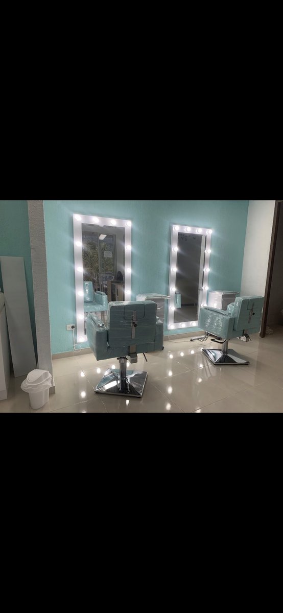 sanreysah's tweet photo. @StivenMartn1 Vendo hermosos muebles de lujo para spa; salón de belleza ( peluquería, manicure y pedicure) masajes y vitrinas para accesorios negociables. Mayor info 3214275821 https://t.co/saZOg4nWo7