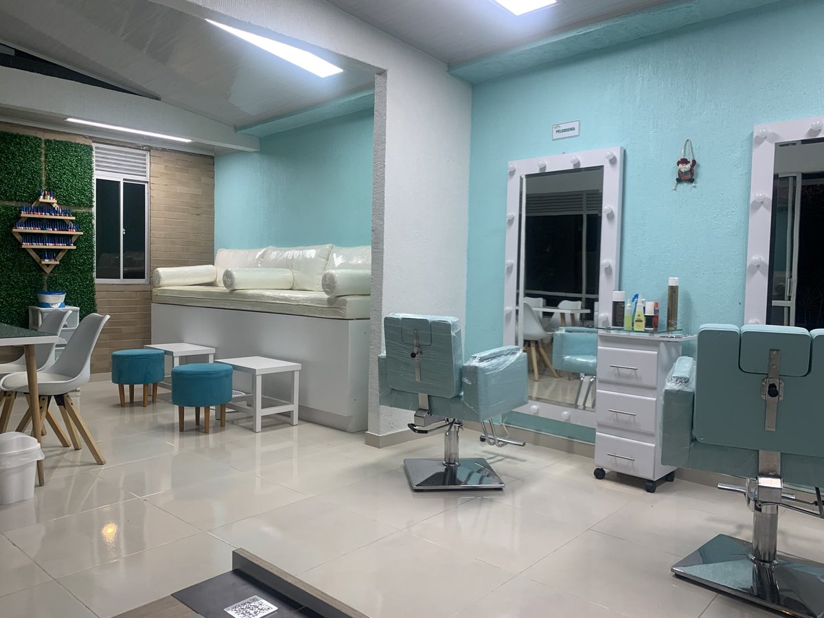 sanreysah's tweet photo. @StivenMartn1 Vendo hermosos muebles de lujo para spa; salón de belleza ( peluquería, manicure y pedicure) masajes y vitrinas para accesorios negociables. Mayor info 3214275821 https://t.co/saZOg4nWo7