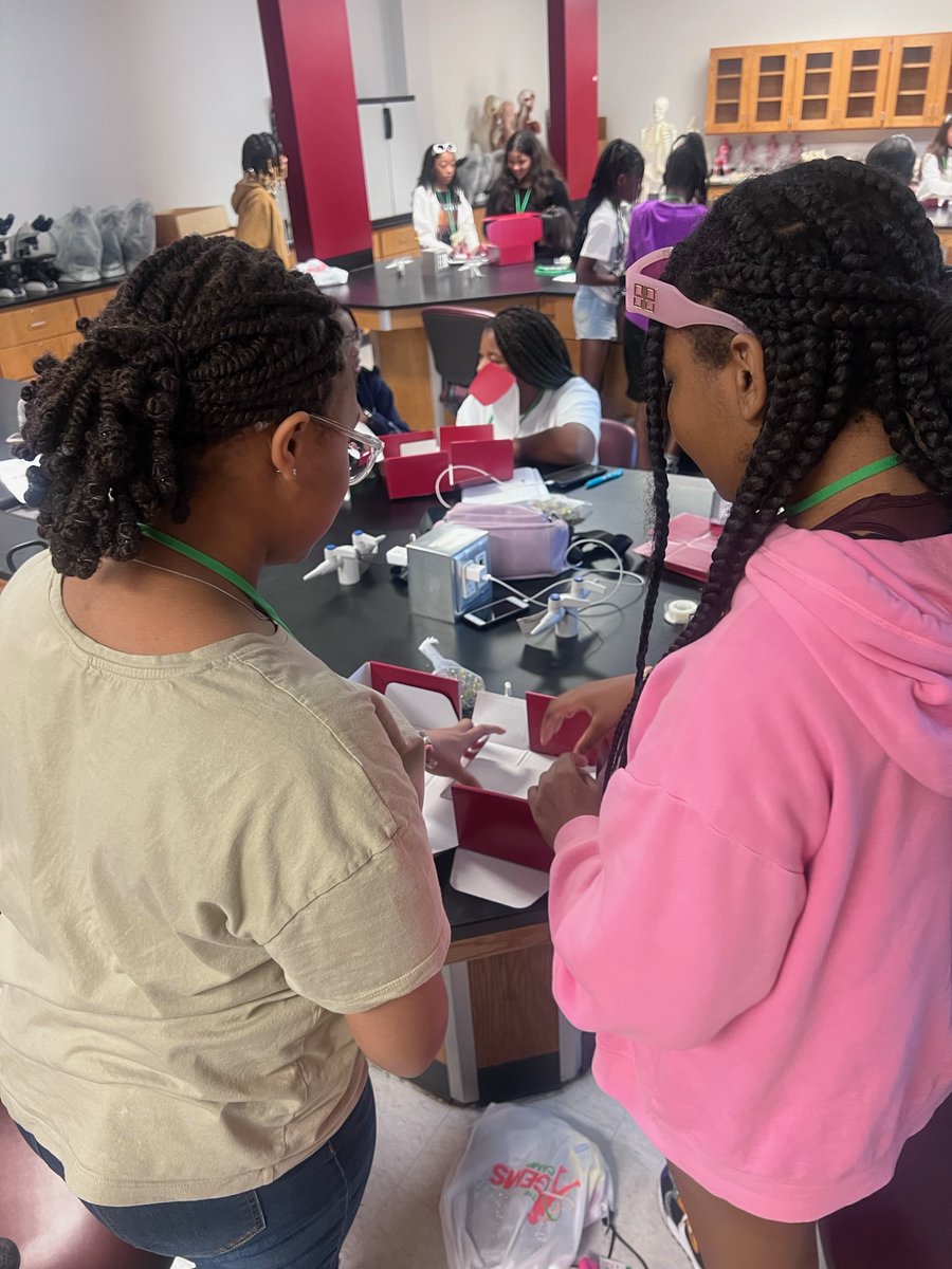 thegemscamp's tweet photo. Girls in STEM, the future is yours! 💎

#STEMcamp #Sleepawaycamp #GirlsInSTEM #STEMeducation #STEMgirls #WomenInSTEM #STEMrolemodels #STEMactivities #STEMlabs #STEMcapstone #CommunityService #CollegeMentors #HSmentors #Workouts #Crafts #MakeNewFriends #CollegeCampus https://t.co/7CGS8vVVgk