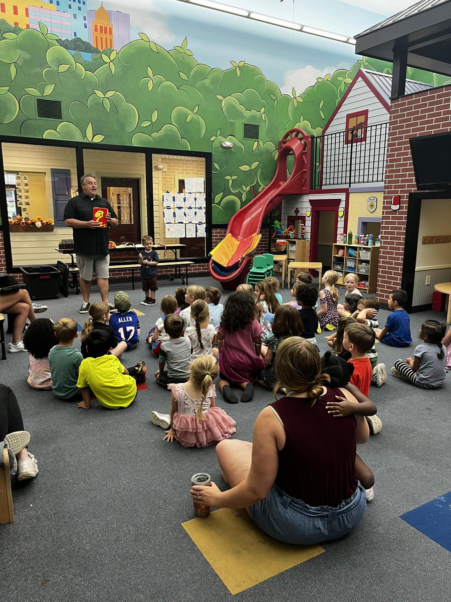 We LOVE when Magic Mike comes to visit! Magic shows are the BEST! 🎩