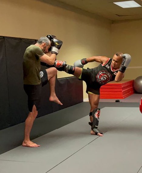 AJpyroMMA's tweet photo. It was a great honour to be a guest coach and sharing Muay Thai techniques with the students at Synergy BJJ Fredericton, New Brunswick Canada 🇨🇦
#muaythai #summer #bjj #canada #pyrofit https://t.co/7idqOUJE0k