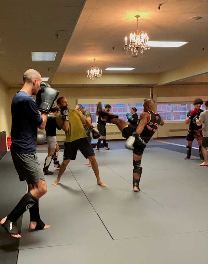 AJpyroMMA's tweet photo. It was a great honour to be a guest coach and sharing Muay Thai techniques with the students at Synergy BJJ Fredericton, New Brunswick Canada 🇨🇦
#muaythai #summer #bjj #canada #pyrofit https://t.co/7idqOUJE0k