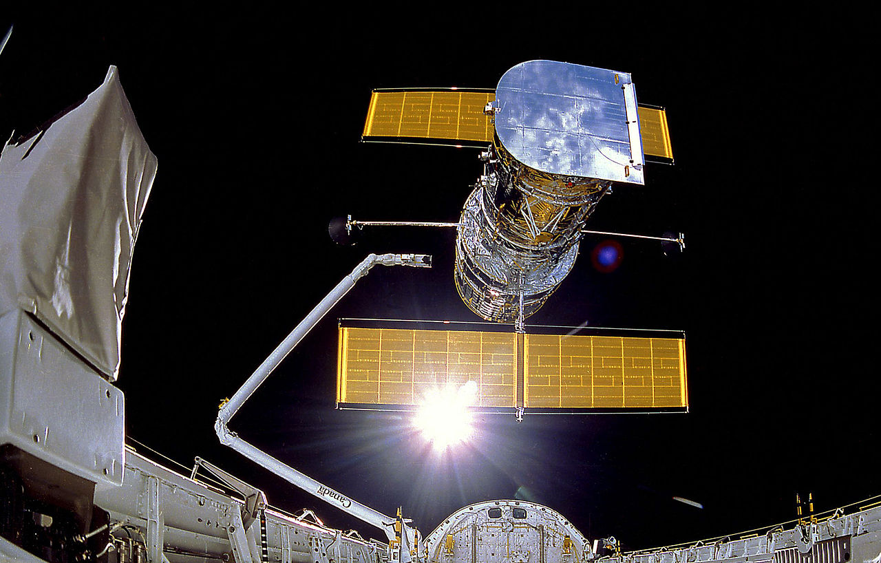 Space Shuttle Discovery deploys the Hubble Space Telescope 