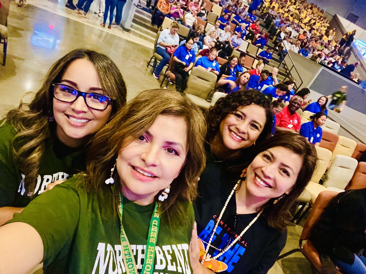 MrsMFitch_NBE's tweet photo. The BEST feeling  is seeing some of my friends from other campuses! #collegefriends #mentor 💚💙 🖤#Convocation2023 @HumbleISD_NBE @HumbleISD_CE @HumbleISD_JFE @HumbleISD @MarleenGomez524 @nbe_sdelafuente @aira_uribe https://t.co/yqQAxM2KeB