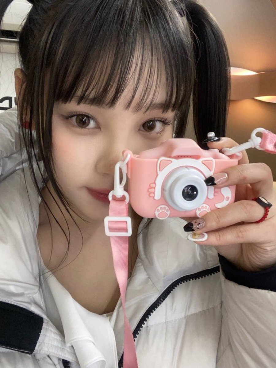 SHES THE CUTEST GIRL IN THE WORLD