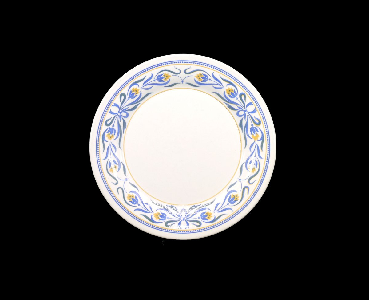 G97816960Girl's tweet photo. Staffordshire Tableware STF5 dinner plate. Blue ribbons, yellow flowers. Made in England. https://t.co/tapJyp09il via @Etsy #BuyfromGroovy #antiqueshop #dinnerware #tableware #STF5 #StaffordshireSTF5 #vintagetableware #StaffordshireTableware #ribbonsflowers #EtsySellers https://t.co/np9D3NWyM9