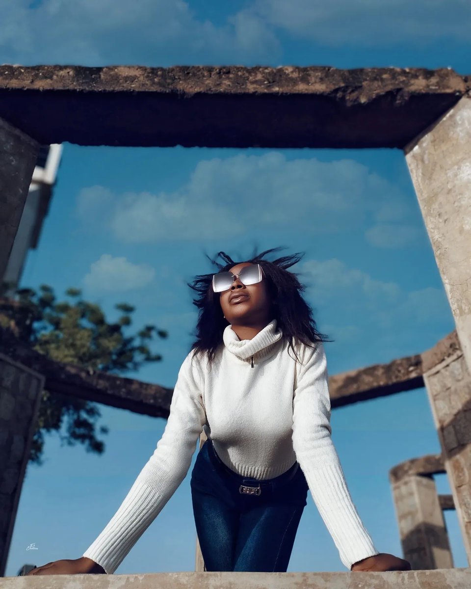mobile_com01's tweet photo. Too glam to give a dam!.π
Shot on @Xiaomi
Photographs by @Emmanuel__Etum
#pictureoftheday #pexels #photography #mobilephotography #nigeriaphotographershub #africamodel #creativecritics https://t.co/uqHylD3AT1