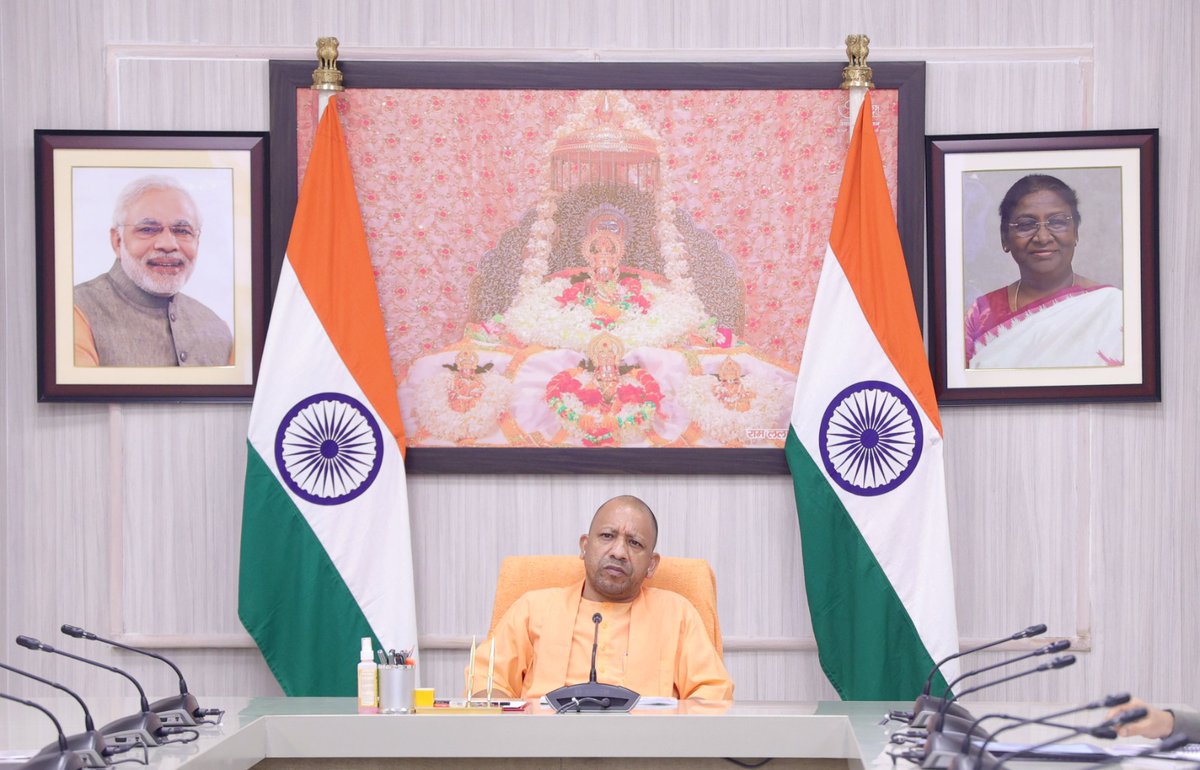 CMOfficeUP's tweet photo. दिव्य और भव्य कुम्भ से पूर्व प्रयागराज एयरपोर्ट की क्षमता व नागरिक सुविधाओं में विस्तार किया जाए। साथ ही, प्रयागराज एयरपोर्ट की क्षमता को 300 यात्रियों से बढ़ाकर 500 यात्री किया जाए।

इसके अलावा, प्रदेश में हेलीकॉप्टर की सुविधा को बढ़ाया जाए। 

जेवर एयरपोर्ट की कनेक्टिविटी बेहतर हो, इसके लिए वहां पर RRTS या लाइट मेट्रो की व्यवस्था की जाए। प्रदेश में बढ़ रही हवाई यात्रियों की संख्या को देखते हुए उनकी सुविधाओं का भी ध्यान रखा जाए: #UPCM @myogiadityanath