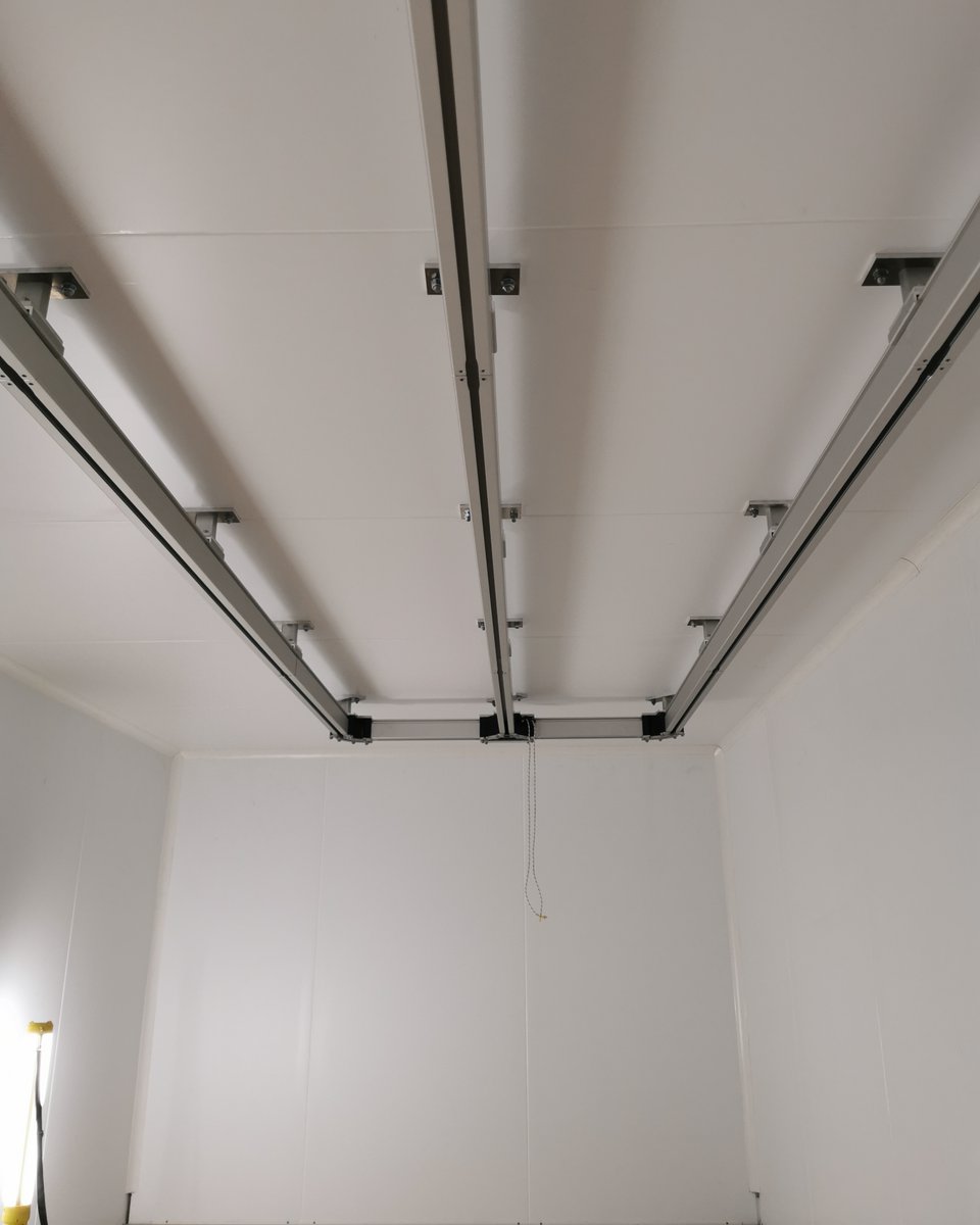 fishermodularuk's tweet photo. This Tonon rail system has been installed today - this particular chiller will become part of a 4 bay project for a large food processor in the North East.

It's aluminium, food safe &amp; easy to clean.

#railsystem #chiller #bespoke #design #foodindustry #foodprocessor #foodfactory https://t.co/63MoQyL9G7