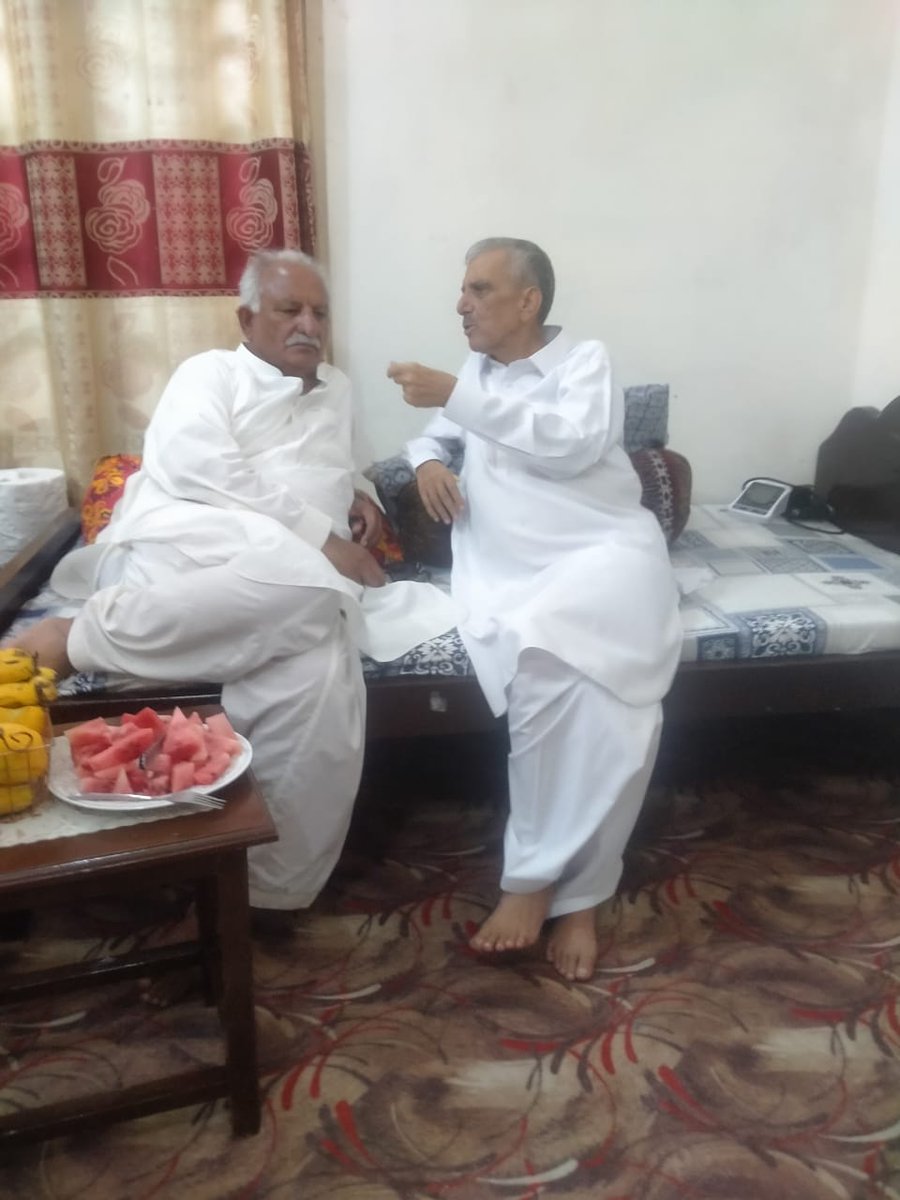 RahimZadaNana's tweet photo. نن د لر او بر نه ستړے کيدونکے د پښتو شاعر,اديب,ليکوال او لرے پورے نظر لرونکے سياسې مبارز #شمس_بونيری د دي نړئ سترګے پټی کړی.په ګور دي نور شه روح دي ښاد مشره.
ملګرو مشر خپلو دعاګانو کښې ياد ساتئ....! https://t.co/vWmZocFGya