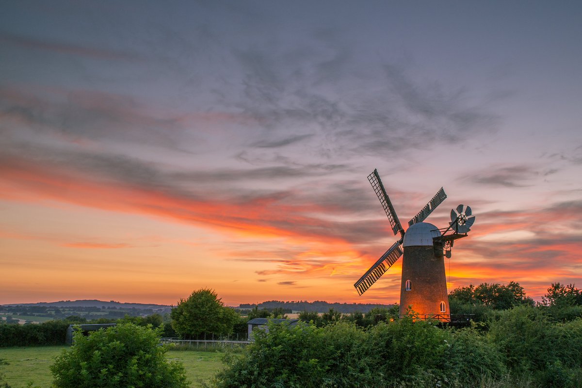 VisitWiltshire's tweet photo. August is here! https://t.co/K7wOuecsIZ

Whether you wish to stroll through stately homes and gardens, bask in the countryside as the sun sets, or take to Wiltshire’s famous waterways, there’s no better time than now! https://t.co/CrelRmKwtm