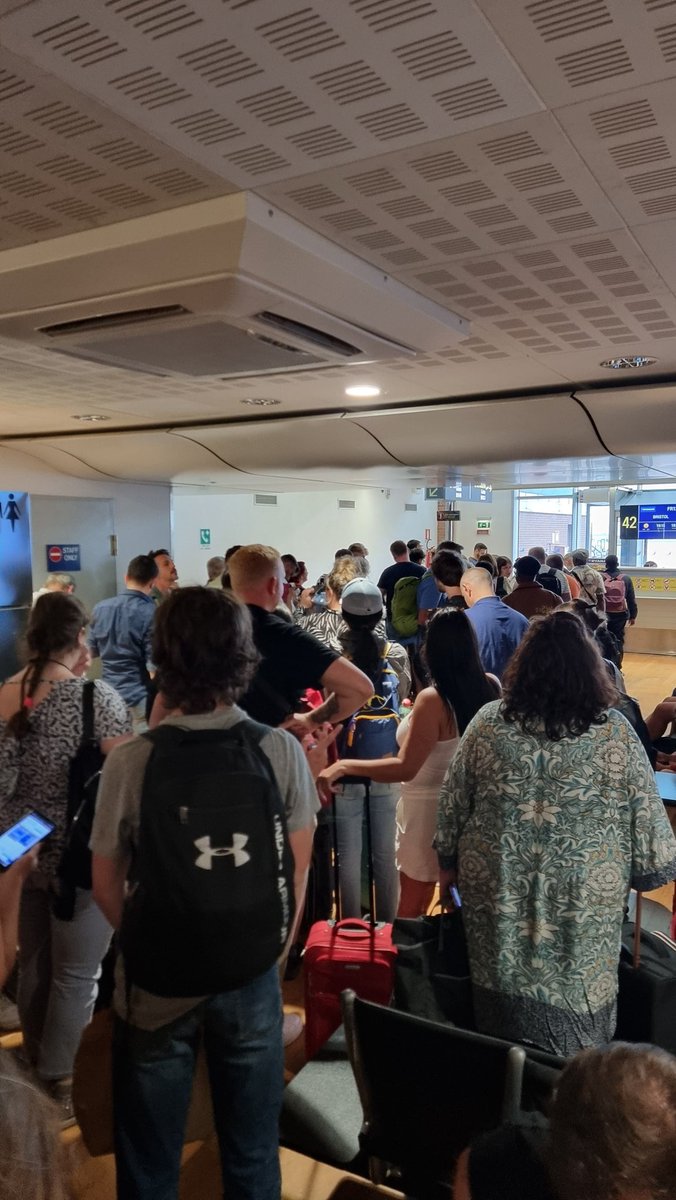 terqish's tweet photo. @Ryanair so this is now what the priority queue looks like with your 'special offer', which everyone wants, of course. You're a joke of an airline 💩 https://t.co/CNr6ZM30Om