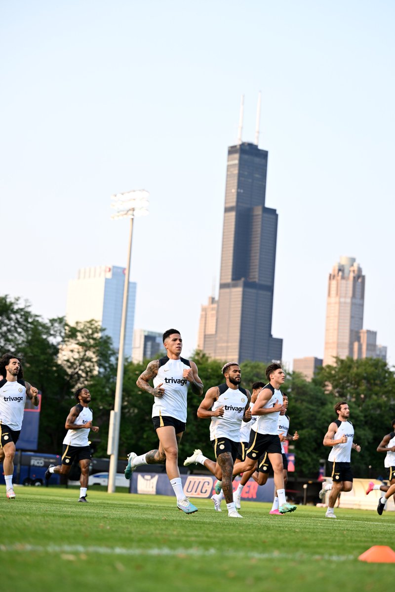 ChelseaFCinUSA's tweet photo. Blues in Chi Town! 🌬️🔵

#BluesintheUSA https://t.co/U0HQJGtvOd