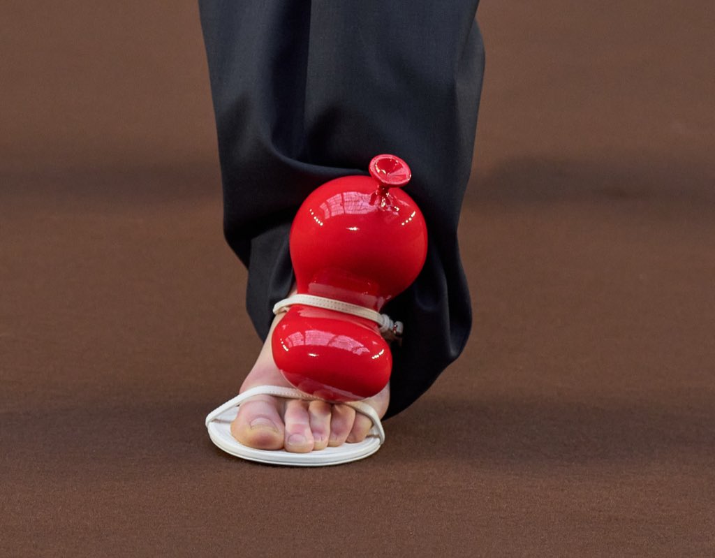 BOTTEGAHOENETA's tweet photo. balloon details from loewe fall ‘22 🎈 https://t.co/2P4VISSxUA
