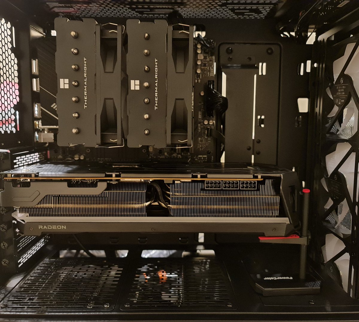 BannedPC's tweet photo. 🚫 #BannedPC 019 🚫

CPU: R7 7700X
COOLER: TR PS120 SE
MOBO: MSI PRO B650M-A WIFI
RAM: TG VULCAN alpha 6000MT/s C38
SSD: SAMSUNG 980 Pro - 1TB
GPU: PowerColor RX 7900 XTX RED DEVIL OC
PSU: TT GF A3 750W GOLD
CASE: Lancool II Mesh RGB

8900﷼

ماشاءالله تبارك الله https://t.co/U7Xfkc0aVL