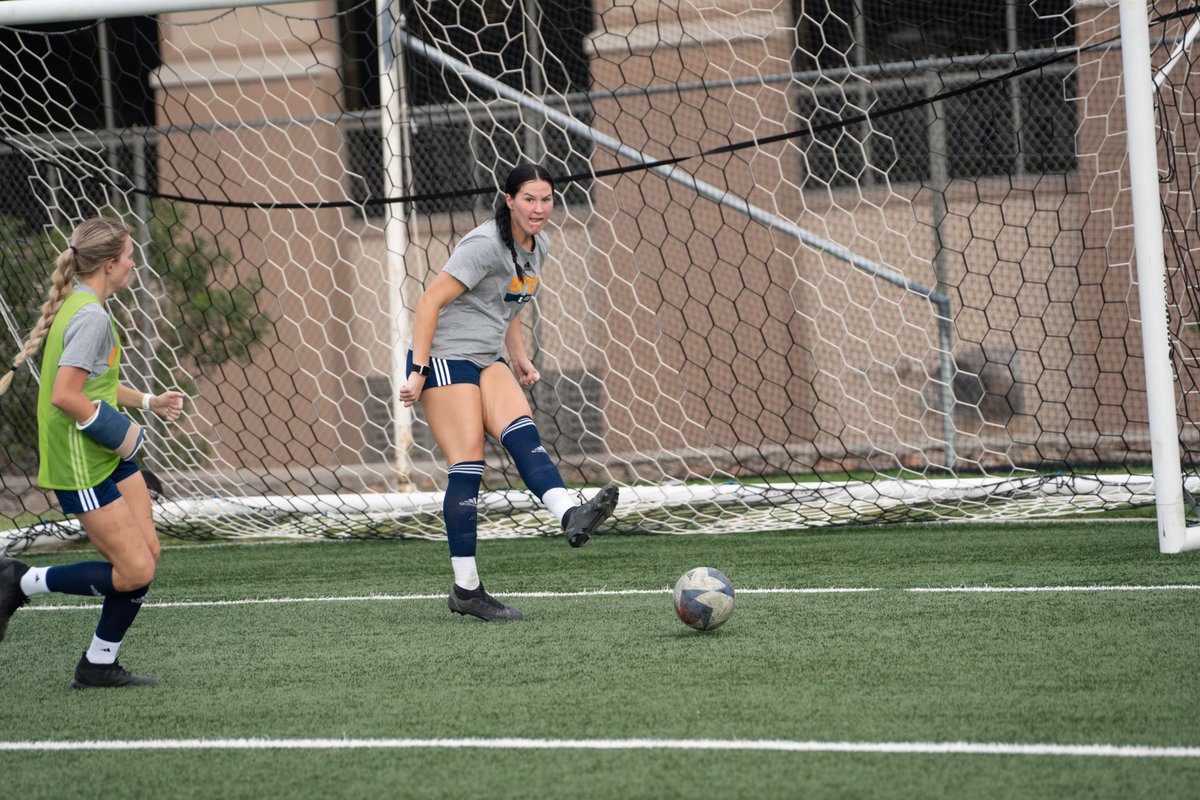 UTEPSoccer's tweet photo. 📸 Scenes from our first practice.

#RiseUp915 | #PicksUp https://t.co/x0aMK9EPE6