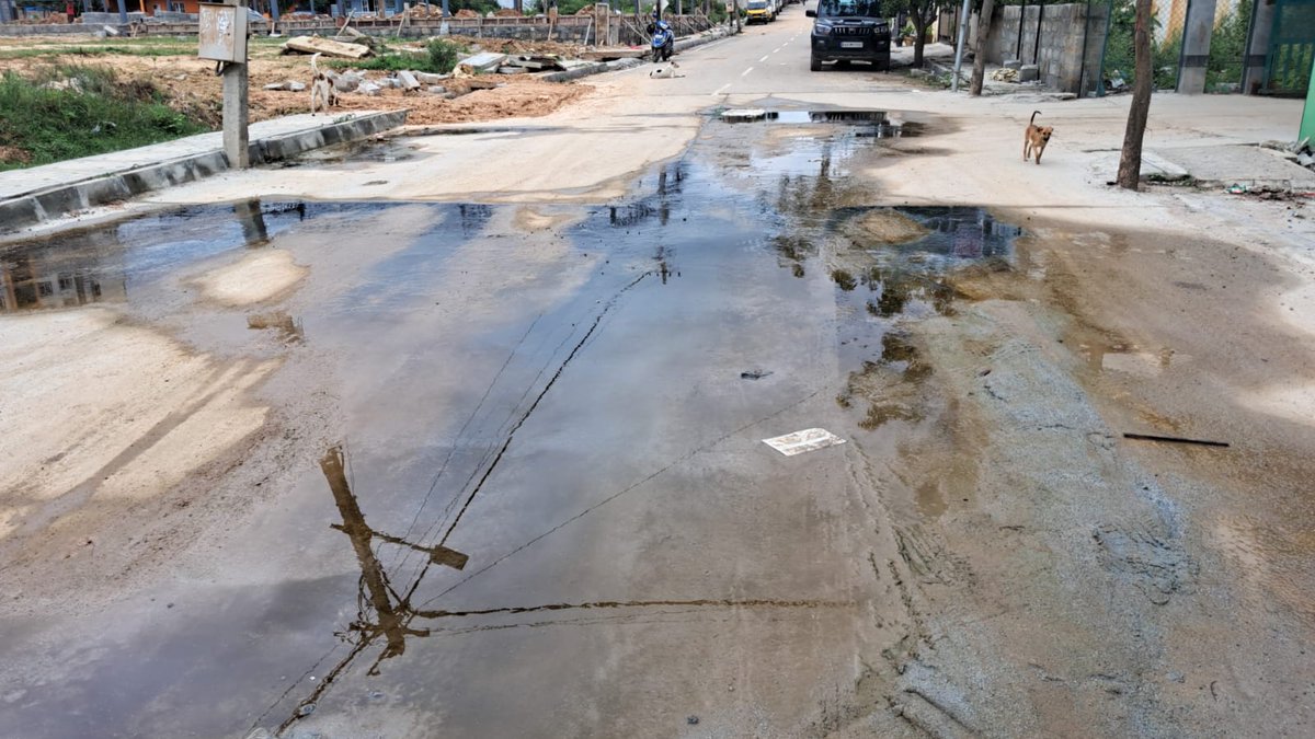 peterarockiaraj's tweet photo. People have connected sewage water to the chambers without bbmp permission,noway for sewage water to flow out&amp;coming out in a new road. pl help to stop water leak issue in the road.will be great help https://t.co/J7uk8QY2cO @chairmanbwssb  @BBMPCares @BBMPSplHealth @DKShivakumar https://t.co/K0lhDKJivO