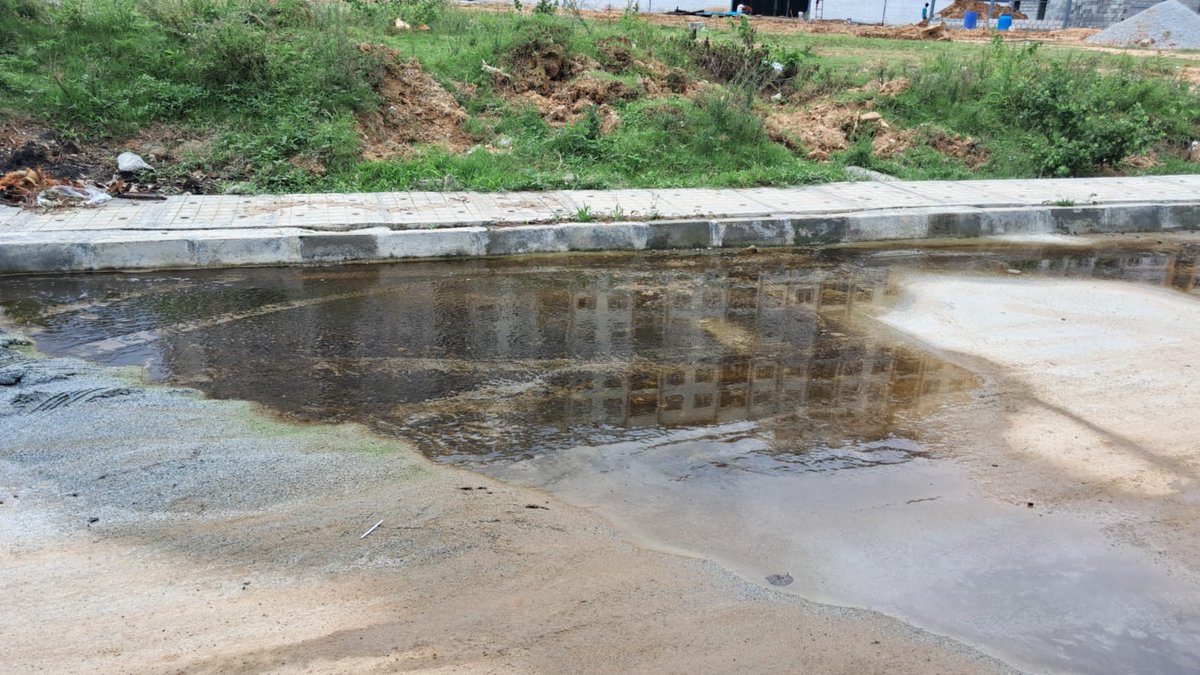 peterarockiaraj's tweet photo. People have connected sewage water to the chambers without bbmp permission,noway for sewage water to flow out&amp;coming out in a new road. pl help to stop water leak issue in the road.will be great help https://t.co/J7uk8QY2cO @chairmanbwssb  @BBMPCares @BBMPSplHealth @DKShivakumar https://t.co/K0lhDKJivO