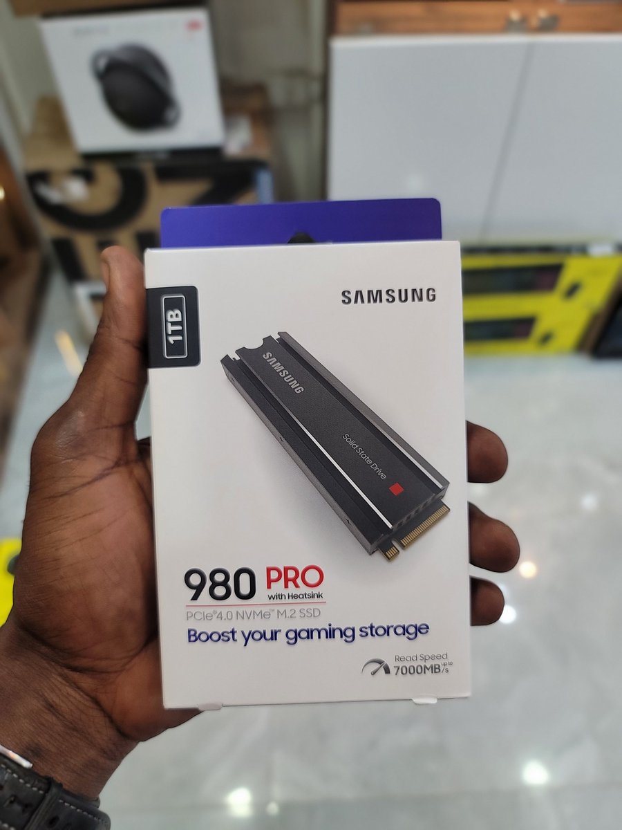 Samsung  1TB 
980 PRO with Heatsink
PCle 4.0 NVMe M.2 SSD
Boost your gaming storage
Read Speed to 7000MB/s