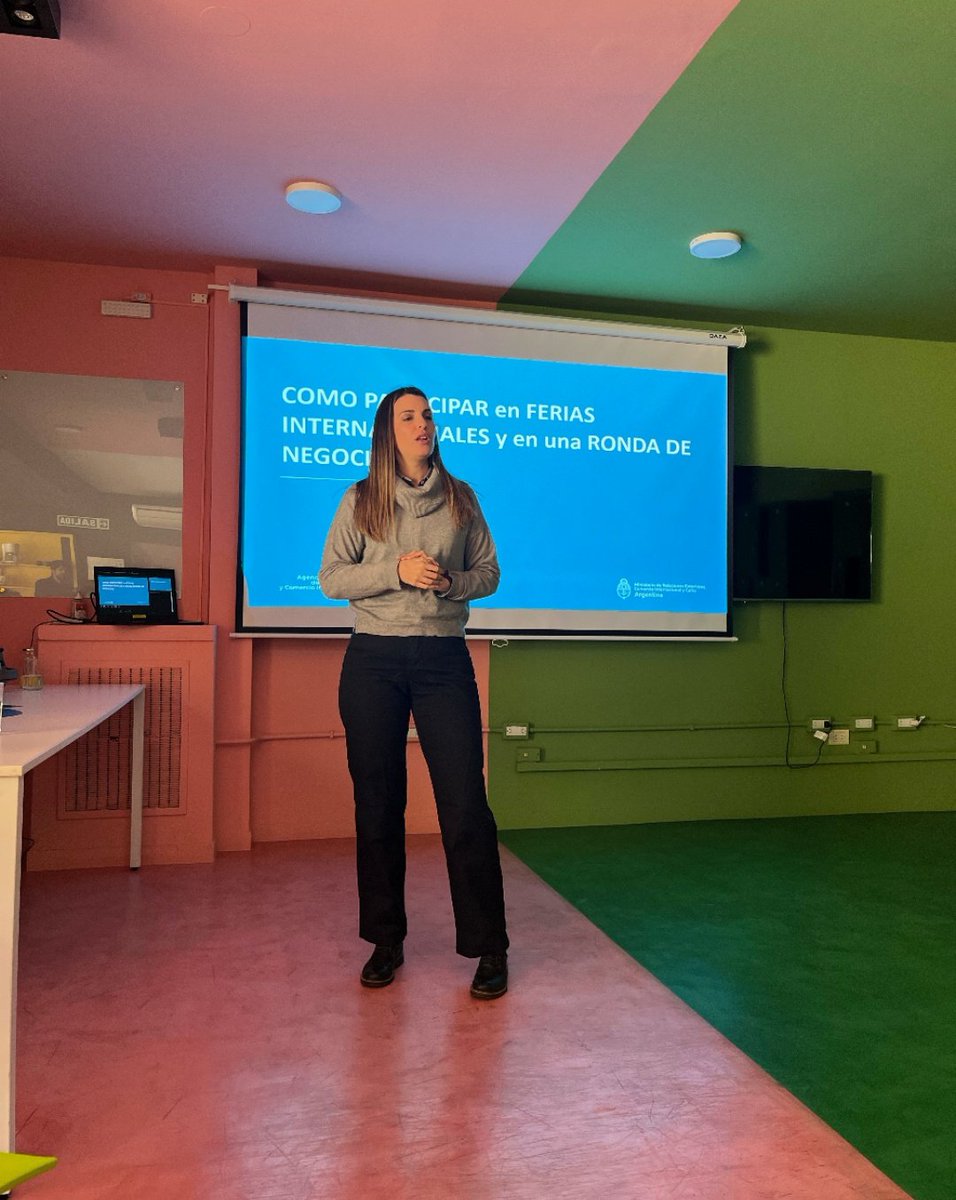 zfbbcr's tweet photo. De la charla también participó la empresaria bahiense Guillermina Esmoris, creadora de Yumba, quién narró su experiencia emprendedora exportadora ✅

¡Gracias a quienes se sumaron! 

Seguimos trabajando por el desarrollo productivo del Sudoeste Bonaerense 💪 https://t.co/VSGU1jjPVN