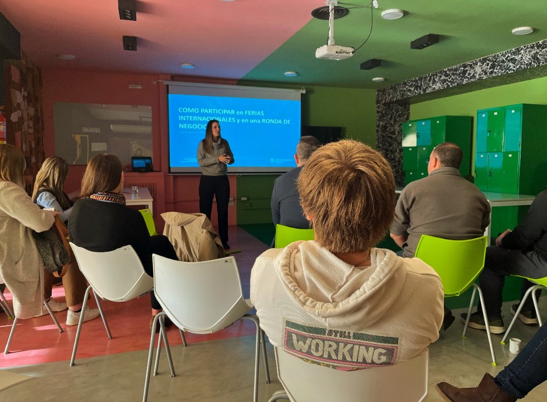 zfbbcr's tweet photo. De la charla también participó la empresaria bahiense Guillermina Esmoris, creadora de Yumba, quién narró su experiencia emprendedora exportadora ✅

¡Gracias a quienes se sumaron! 

Seguimos trabajando por el desarrollo productivo del Sudoeste Bonaerense 💪 https://t.co/VSGU1jjPVN