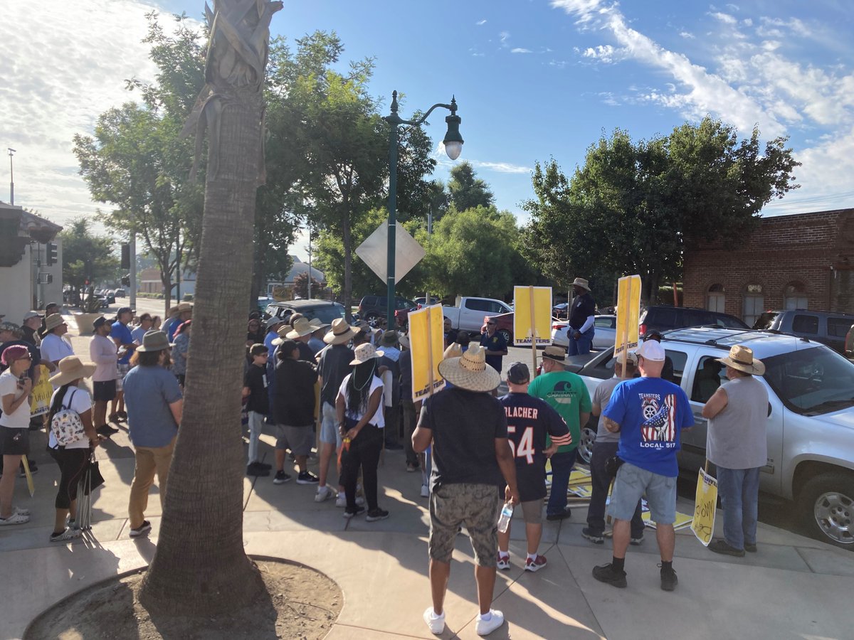 Teamsters's tweet photo. Today is day 25 on the picket line for more than 100 Transdev #Teamsters in Visalia, California.

These workers provide vital transportation services for Visalia Transit Systems &amp; SEKI Bus Operations in Sequoia National Park and are demanding a fair contract. 

#strike https://t.co/9rufqgMwLR