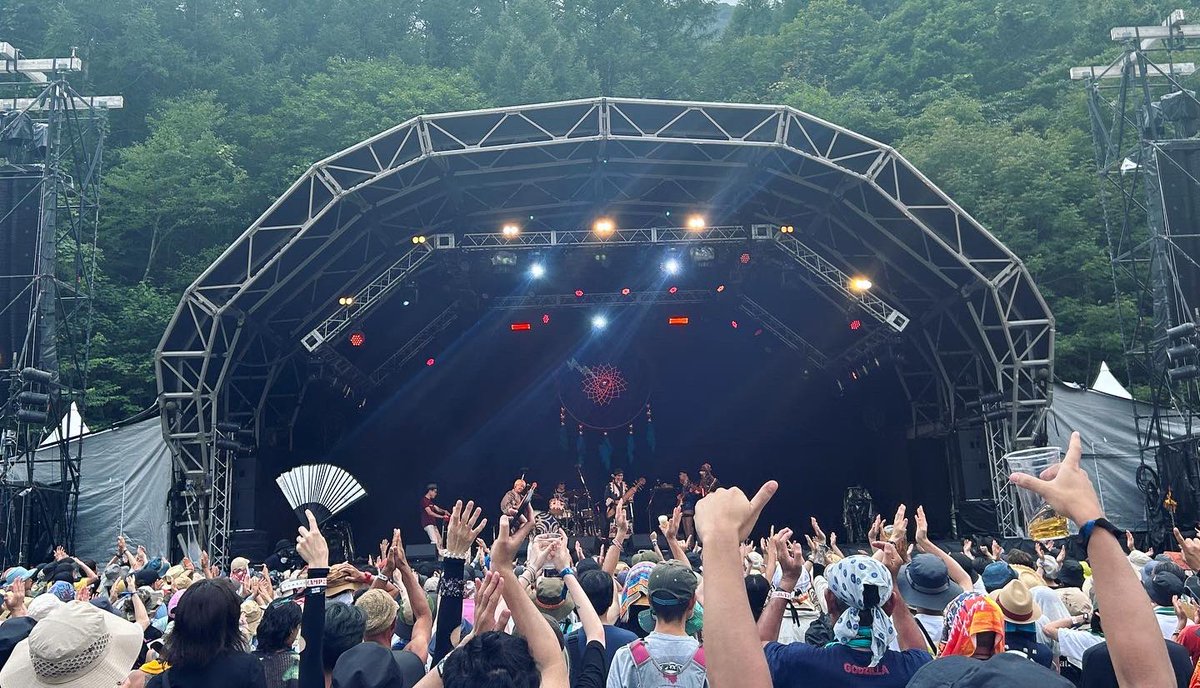 ChikarStudio's tweet photo. FUJI ROCK FESTIVAL'23
OKI DUB AINU BAND
@ Feild of Heaven🎵

お陰様で大盛況でした👏👏👏
ご来場の皆様、関係者の皆様、ありがとうございました🙏
また、遠方からご声援いただいた皆様にも感謝🙏

Thank you a lot‼️

#okidub #fujirock2023 https://t.co/W0n2uvXbKp
