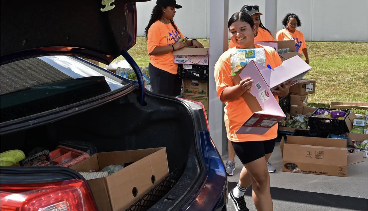 tbenderphoto1's tweet photo. 🫐:/ @HeraldTribune 23 #PHOTOS: #BacktoSchool #CommunityResourceFair #Bradenton

👀👉🏼 https://t.co/7kJ51KcQXw

@DebraMJacobs @MarthaQuinn @MCGPublicSafety @BrookeBrighton @sydneyroell @VernBuchanan @VisitBradenton @SarasotaLove #CityofBradenton @ManateeCountyPL 
@SRQExperience https://t.co/lJIfqDPvgs