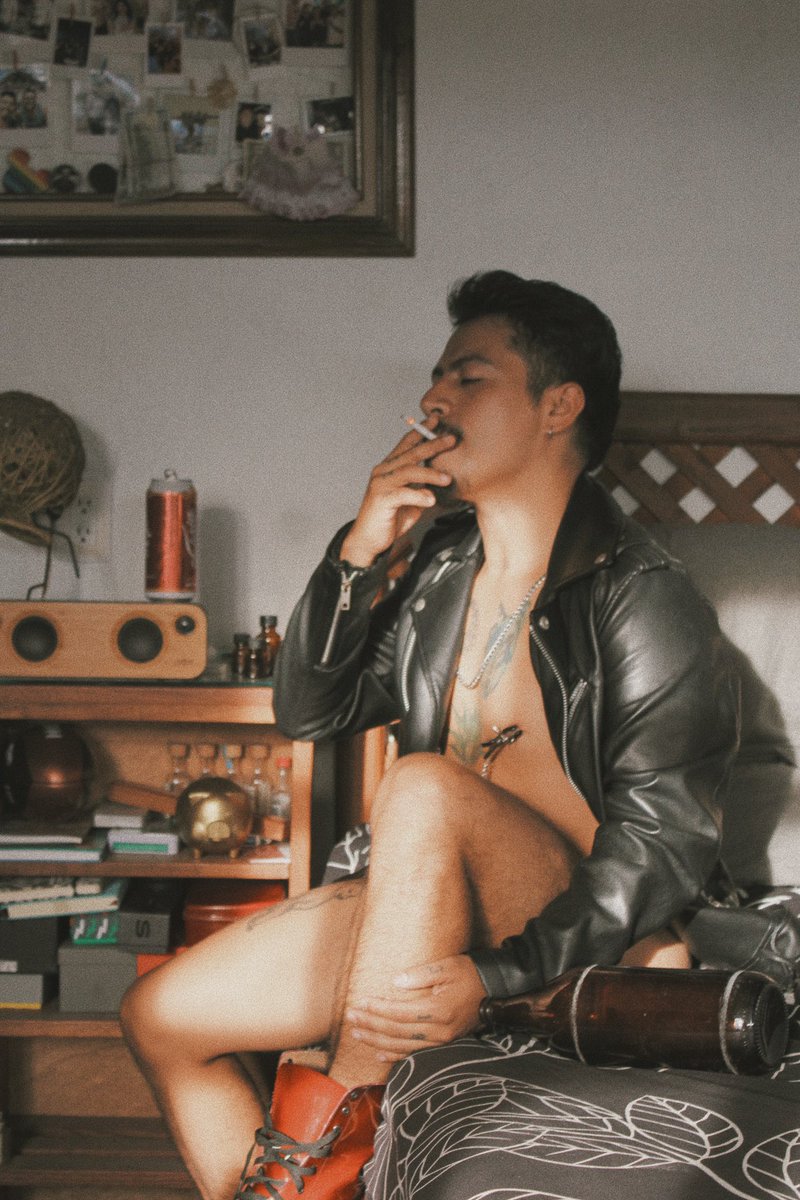 Jaredcastro77's tweet photo. Venus As A Boy…

📸 @zaulgaos 🔥

#scrufflatino #cigar #scruff #tatuaje #chacal #lgbt #photography #leather #photoshooting #latino #Tatto #tattoos #Oaxaca #mexico #followme #poppers #beautiful #piercing #cerveza #Gay #gayboy #instagay #pride #macho #mexicano #moreno #pridemonth https://t.co/Js3lZjmspU